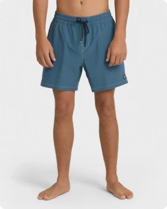 Kolleksjon: Layback-badeshorts i ensfarget design